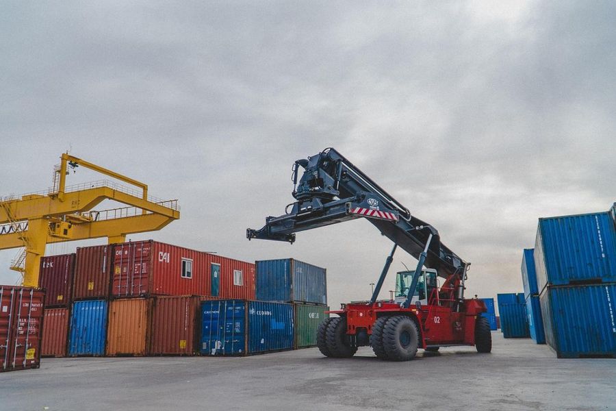 Reach stacker crane handling shipping containers in a container yard